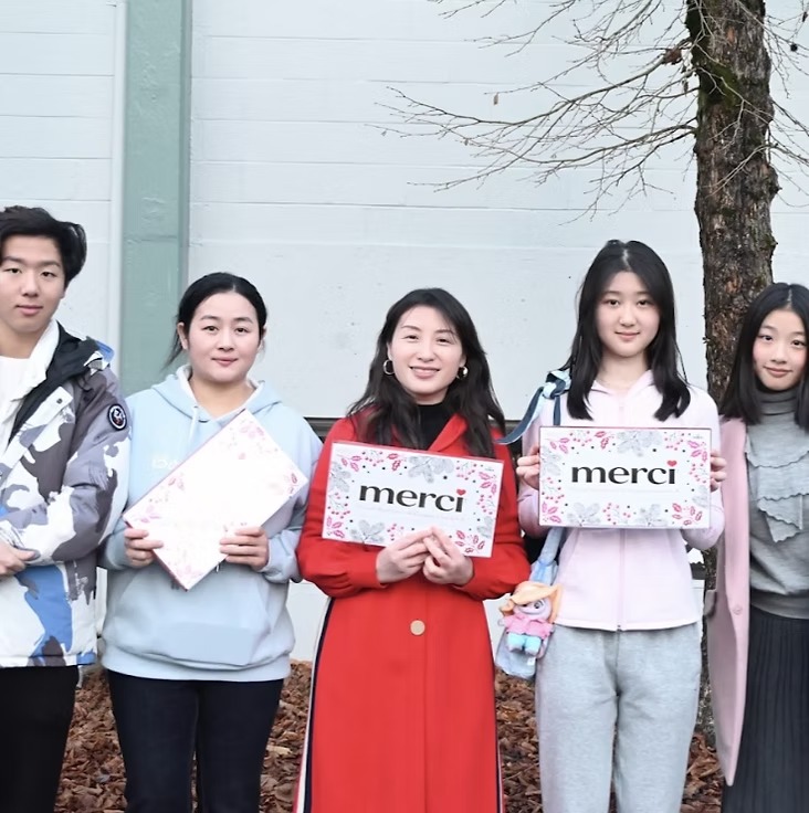 青年参与 Open Arms Project 活动。